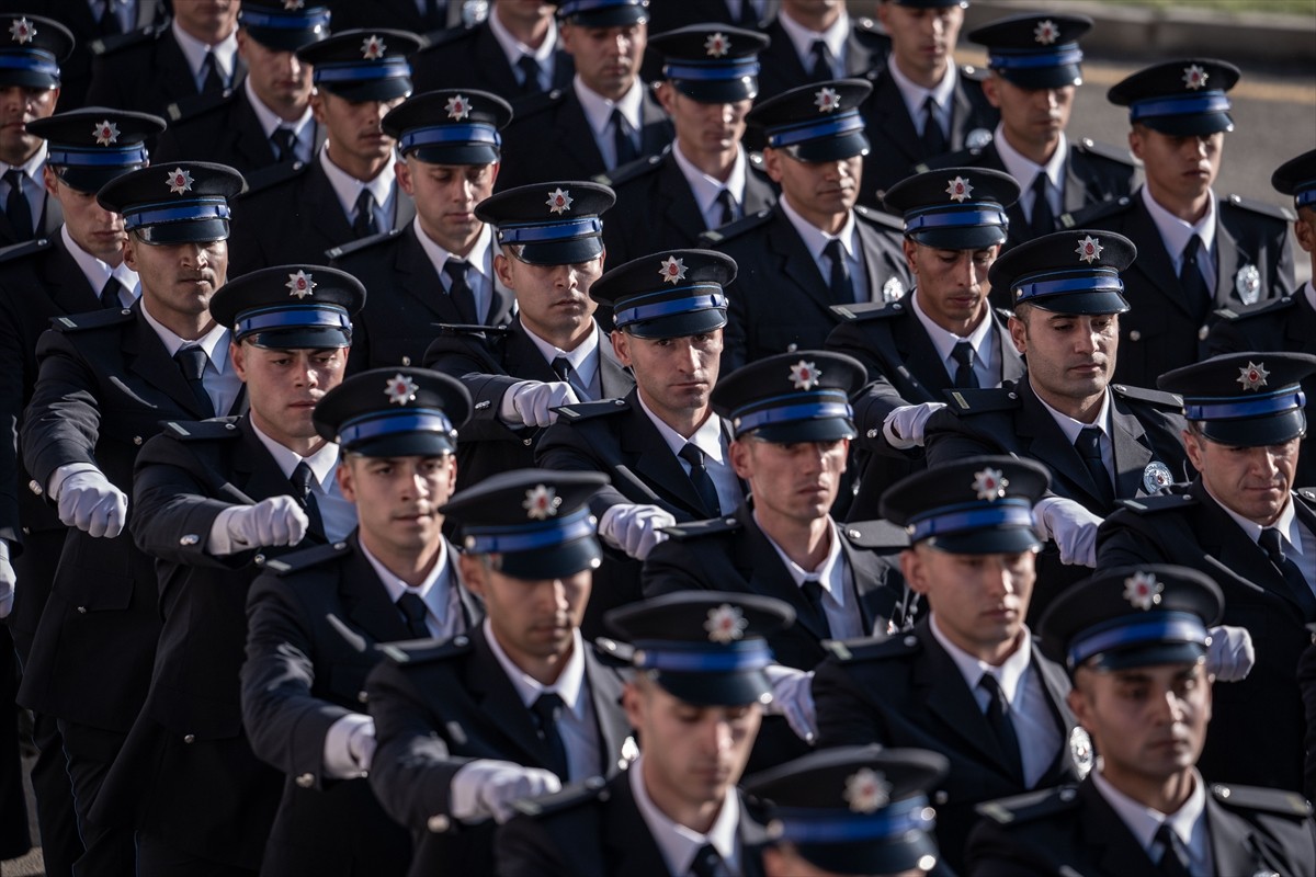 Erzurum Polis Meslek Eğitim Merkezi'nde (POMEM) eğitimlerini tamamlayan 393 polis adayı için...