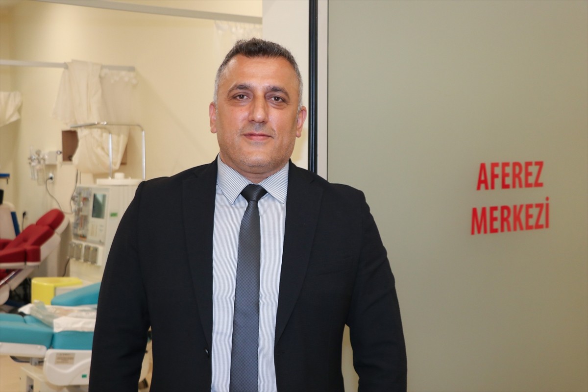 Erzurum Şehir Hastanesi'nde Türk Kızılay ile yapılan işbirliği kapsamında gönüllü donörlerden kök...