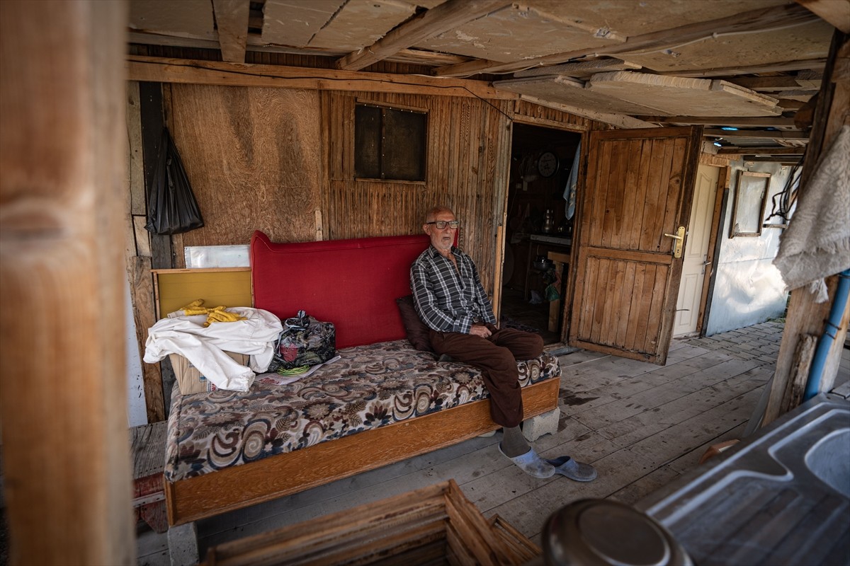 Erzurum yaylalarında bal üreten 79 yaşındaki Mehmet Kansız, akciğer kanserini yendikten sonra...