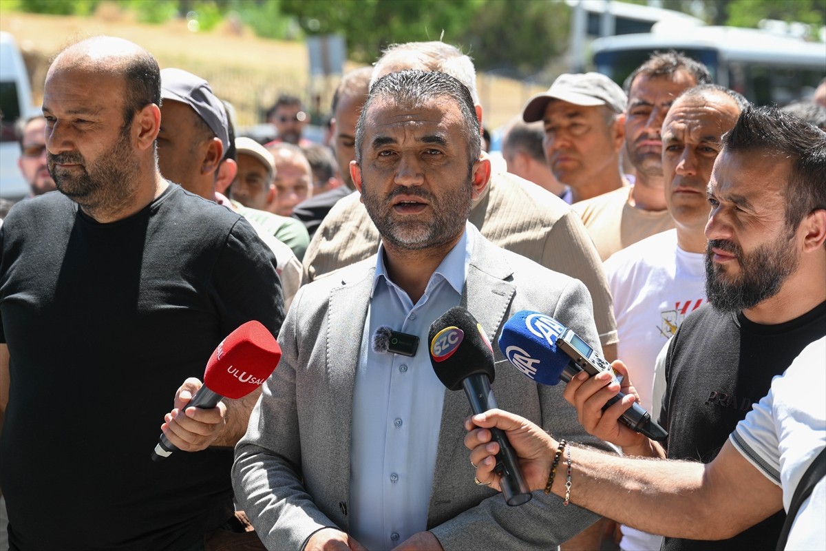 Eskişehir'de özel bir şirkete ait termik santralin maden ocağında çalışan Türkiye Maden İşçileri...