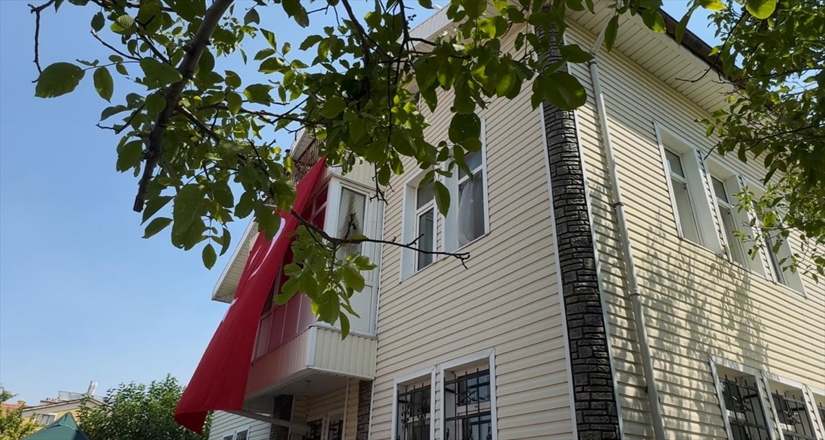 Eskişehir’in Seyitgazi ilçesinde başlayıp Afyonkarahisar’a sıçrayan orman yangınında şehit olan...