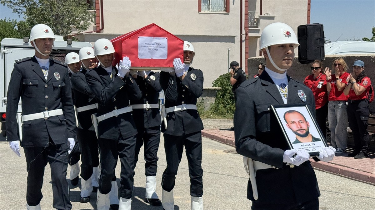 Eskişehir’in Seyitgazi ilçesinde başlayıp Afyonkarahisar’a sıçrayan orman yangınında şehit olan...