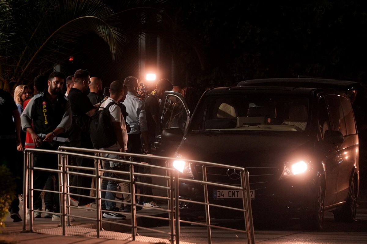 Fenerbahçe'nin transfer görüşmelerine başladığını açıkladığı Portekizli savunma oyuncusu Nelson...