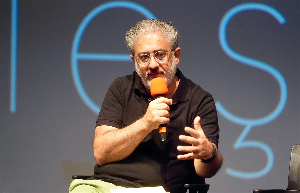 Filistin sinemasının önemli isimlerinden Hanna Atallah (ortada) 15 Temmuz Haftası etkinlikleri...