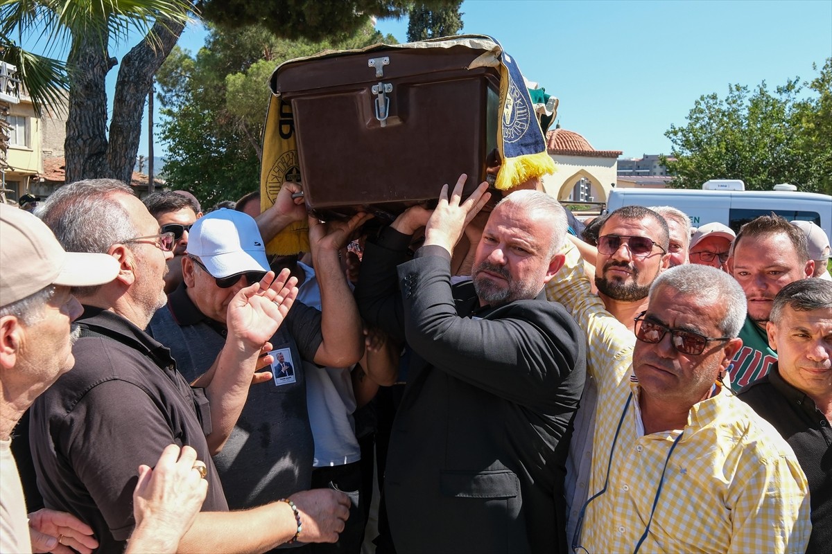 Foça ilçesinde dün geçirdiği kalp krizi sonucu hayatını kaybeden eski Menemen Belediye Başkanı...