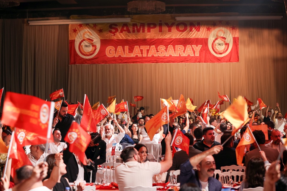 Galatasaray'ın, Trendyol Süper Lig ve Ziraat Türkiye Kupası'nda elde ettiği şampiyonluklar için...