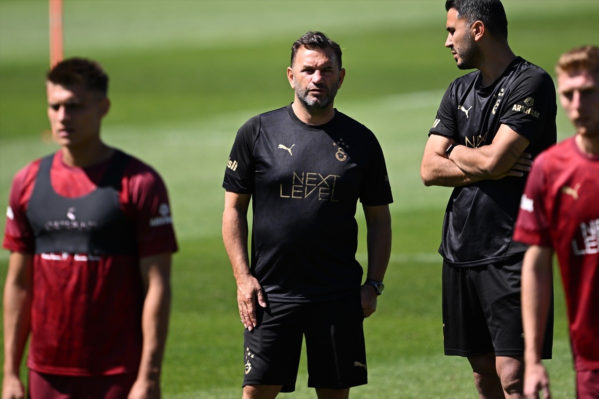 Galatasaray Futbol Takımı, yeni sezon hazırlıklarına teknik direktör Okan Buruk (sağ 2)...