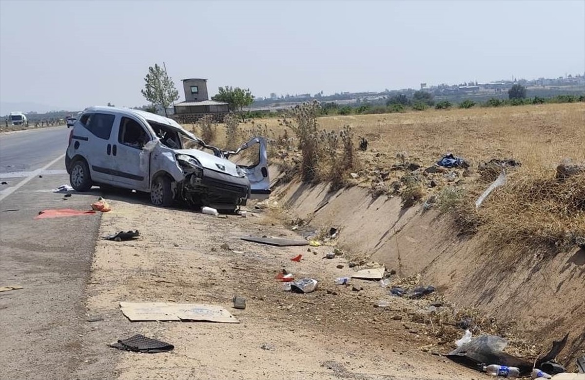Gaziantep'in İslahiye ilçesinde takla atan hafif ticari aracın sürücüsü hayatını kaybetti.