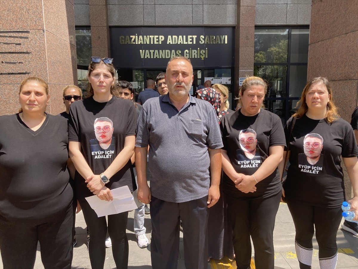 Gaziantep'te 17 yaşındaki Eyüp Arıcı'nın bıçaklı kavgada öldürülmesine ilişkin 6 sanığın...