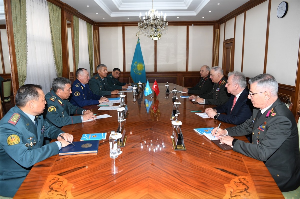 Genelkurmay Başkanı Orgeneral Metin Gürak, Kazakistan Genelkurmay Başkanı Tümgeneral Sultan...