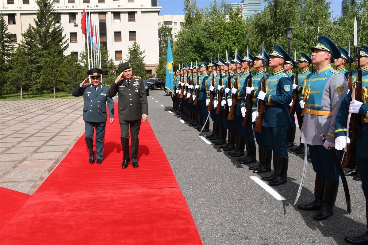 Genelkurmay Başkanı Orgeneral Metin Gürak, Kazakistan Genelkurmay Başkanı Tümgeneral Sultan...