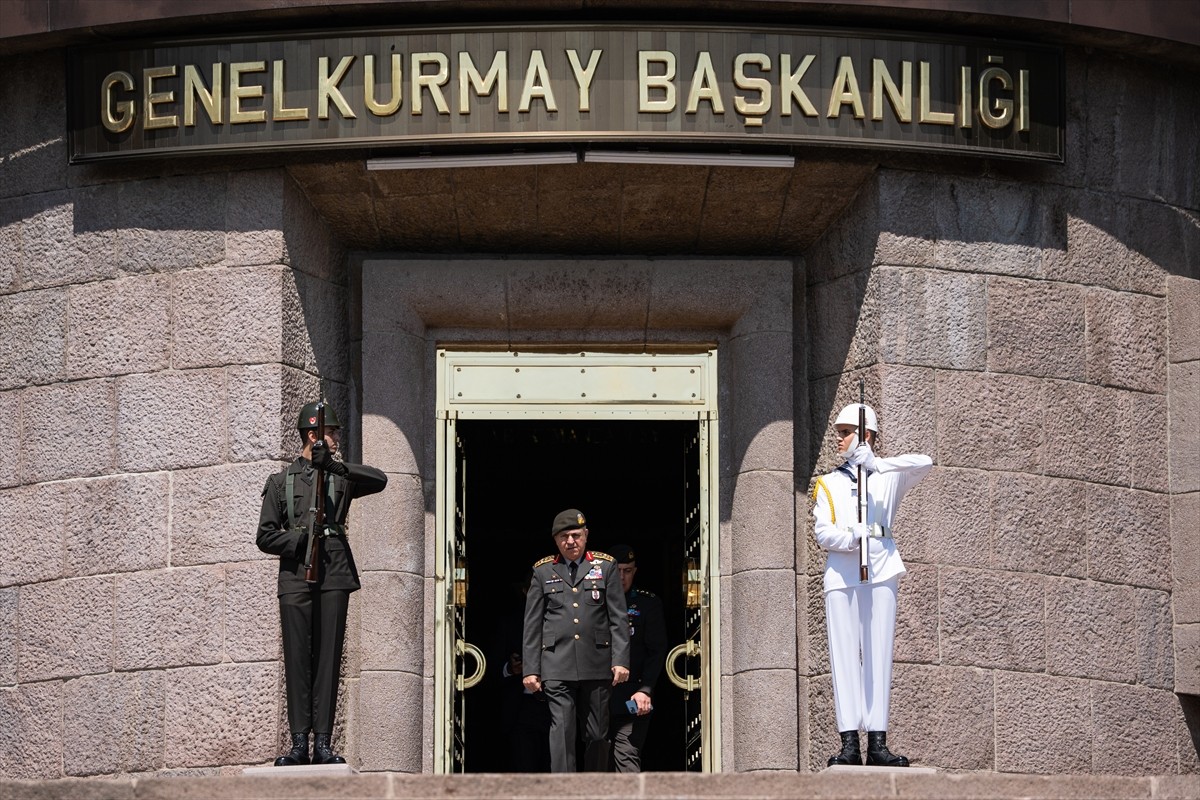 Genelkurmay Başkanı Orgeneral Metin Gürak (sağda), resmi davetlisi olarak Türkiye'yi ziyaret eden...