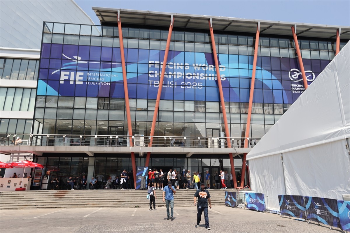 Gürcistan'ın başkenti Tiflis'te, Rusya Silahlı Kuvvetleri'nde görevli olduğu iddia edilen bazı Rus...