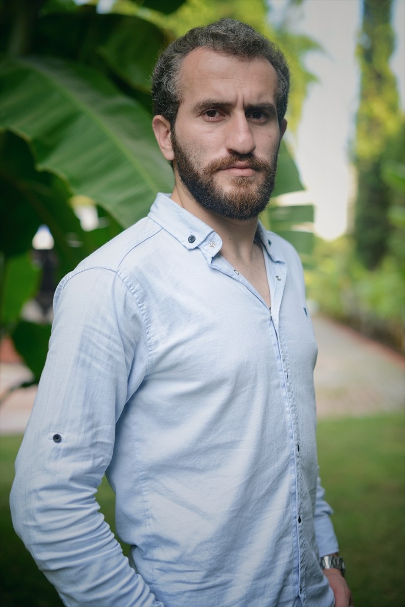 Gürcistanlı bir film ekibi, Gürcü ve Türk çocukları arasındaki dostluğu konu alan dizi çekimlerine...