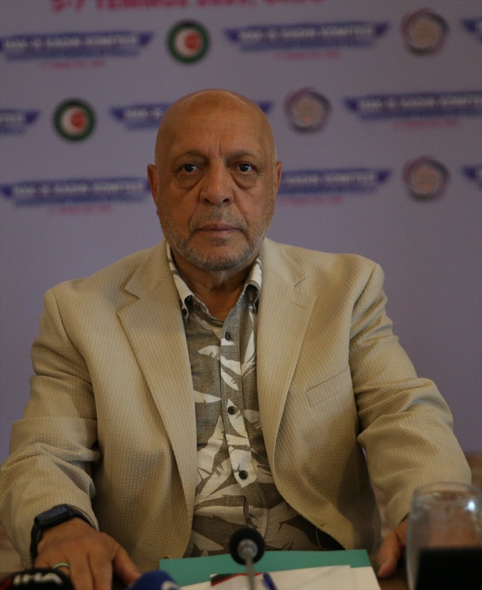 HAK-İŞ Genel Başkanı Mahmut Arslan, Ordu'da bir otelde düzenlenen HAK-İŞ Kadın Komitesi...