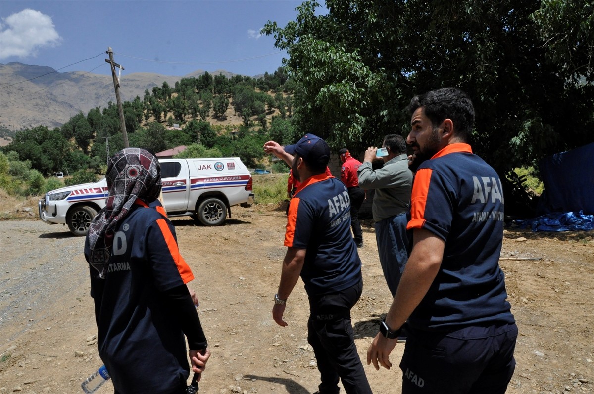 Hakkari'nin Çukurca ilçesinde iki gündür aranan 14 yaşındaki Rojda Ediş, Van'da bulundu. İlçede...