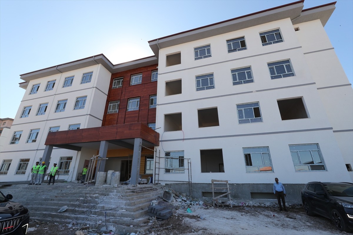 Hatay'ın Antakya ilçesinde, Kahramanmaraş merkezli 6 Şubat 2023'teki depremlerin ardından yapımına...