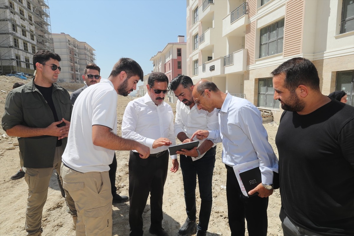 Hatay'ın merkez Antakya ilçesindeki iki mahallede, 6 Şubat 2023'teki depremlerin ardından yapımına...