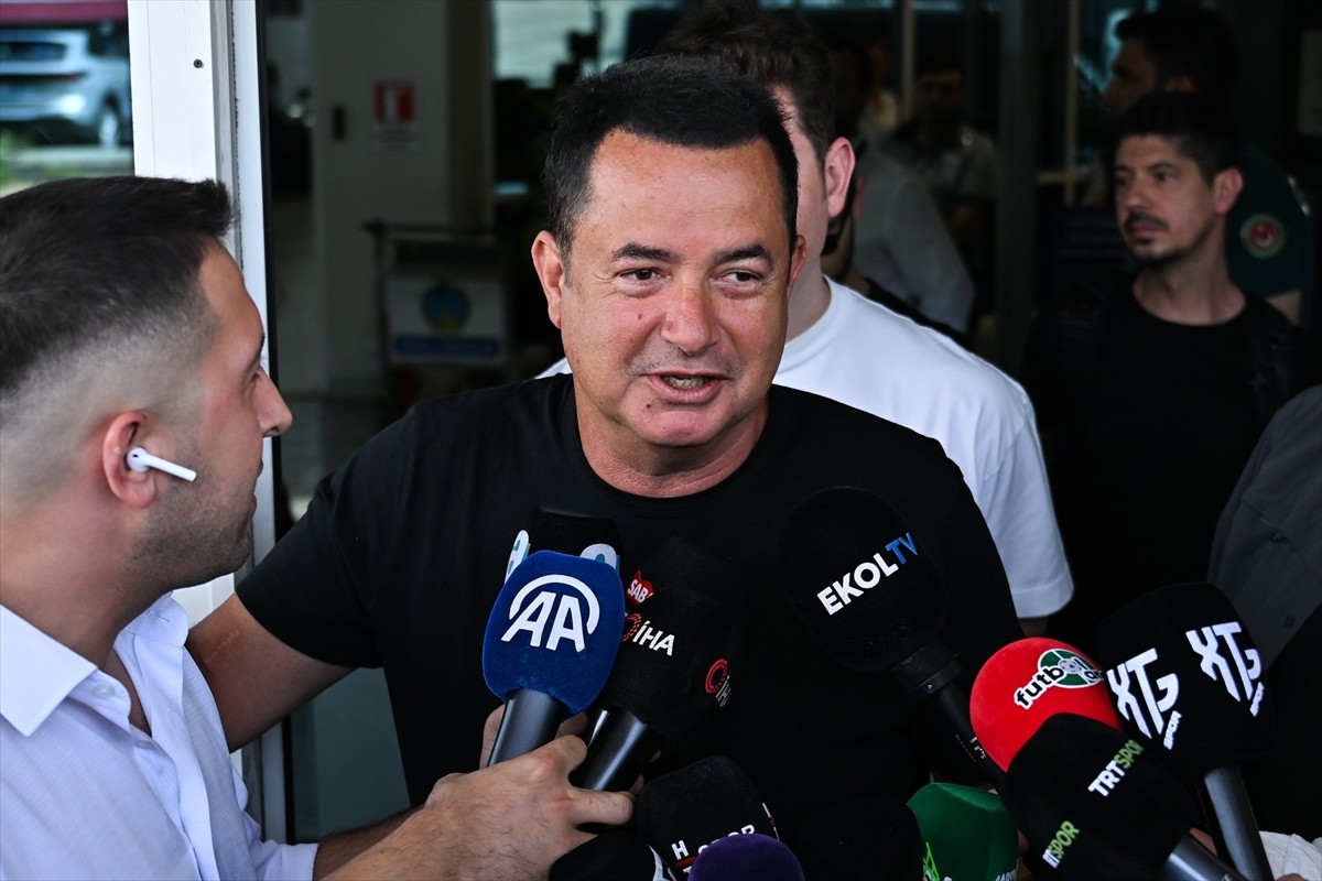 İngiltere Championship ekiplerinden Hull City'nin sahibi eski Fenerbahçeli yönetici Acun Ilıcalı...