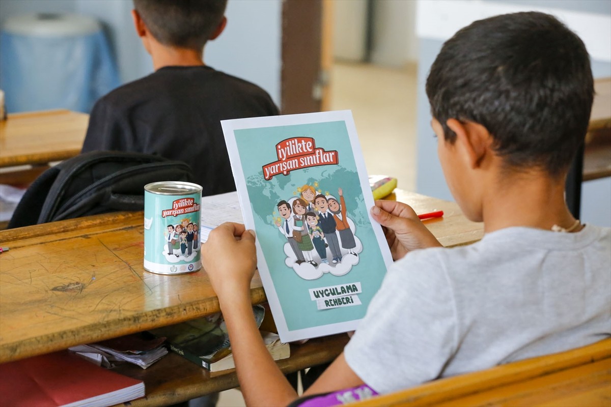 İnsan Hak ve Hürriyetleri (İHH) İnsani Yardım Vakfının "İyilikte Yarışan Sınıflar Projesi"...