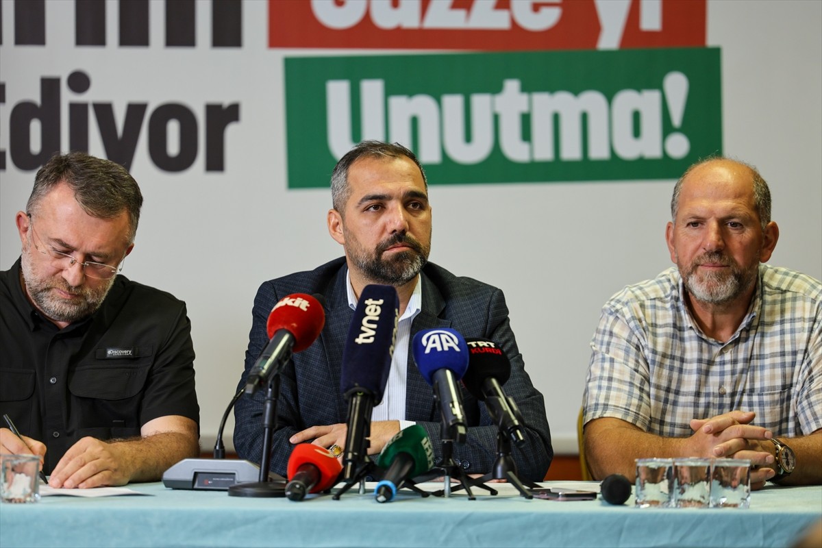 İnsan Hak ve Hürriyetleri (İHH) İnsani Yardım Vakfının "Soykırım Devam Ediyor, Gazze'yi Unutma!"...