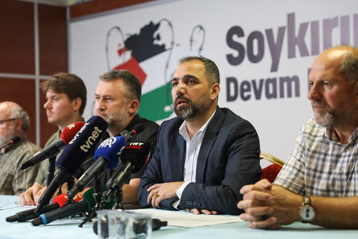 İnsan Hak ve Hürriyetleri (İHH) İnsani Yardım Vakfının "Soykırım Devam Ediyor, Gazze'yi Unutma!"...