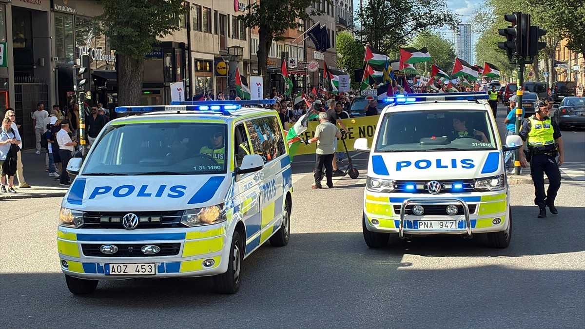 İsrail'in Gazze'deki okulları ve hastaneleri bombalaması, İsveç'in başkenti Stockholm'de protesto...