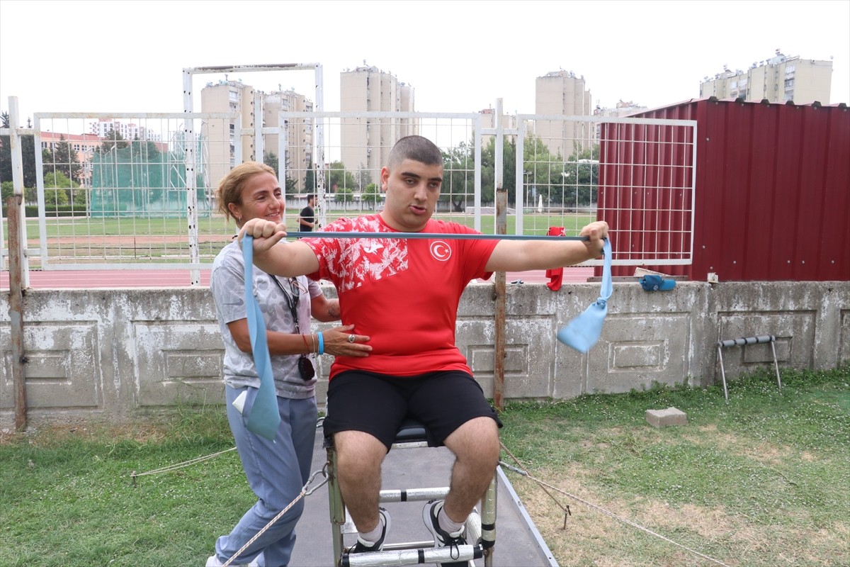 İstanbul'da düzenlenen 20 Yaş Altı Avrupa Paralimpik Gençlik Oyunları'nda gülle atmada altın, disk...