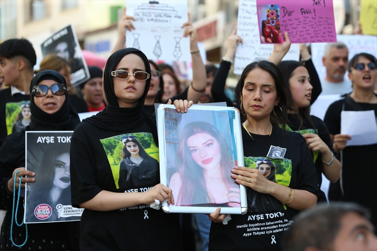 İstanbul'da öldürülen üniversite öğrencisi Ayşe Tokyaz için memleketi Hatay'ın Reyhanlı ilçesinde...