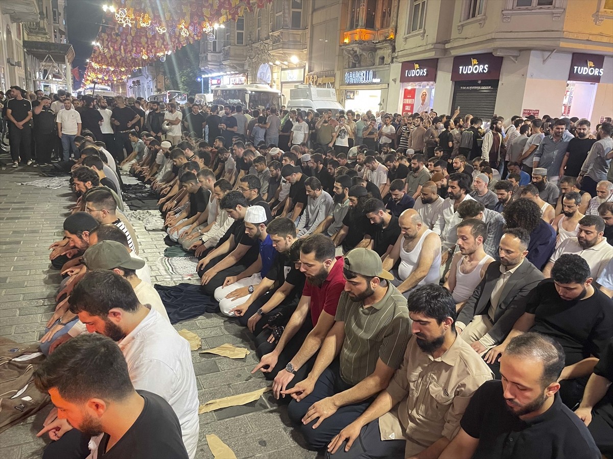 İstanbul'da Sivil toplum kuruluşları (STK), bir mizah dergisinde Hazreti Muhammed'e yönelik...