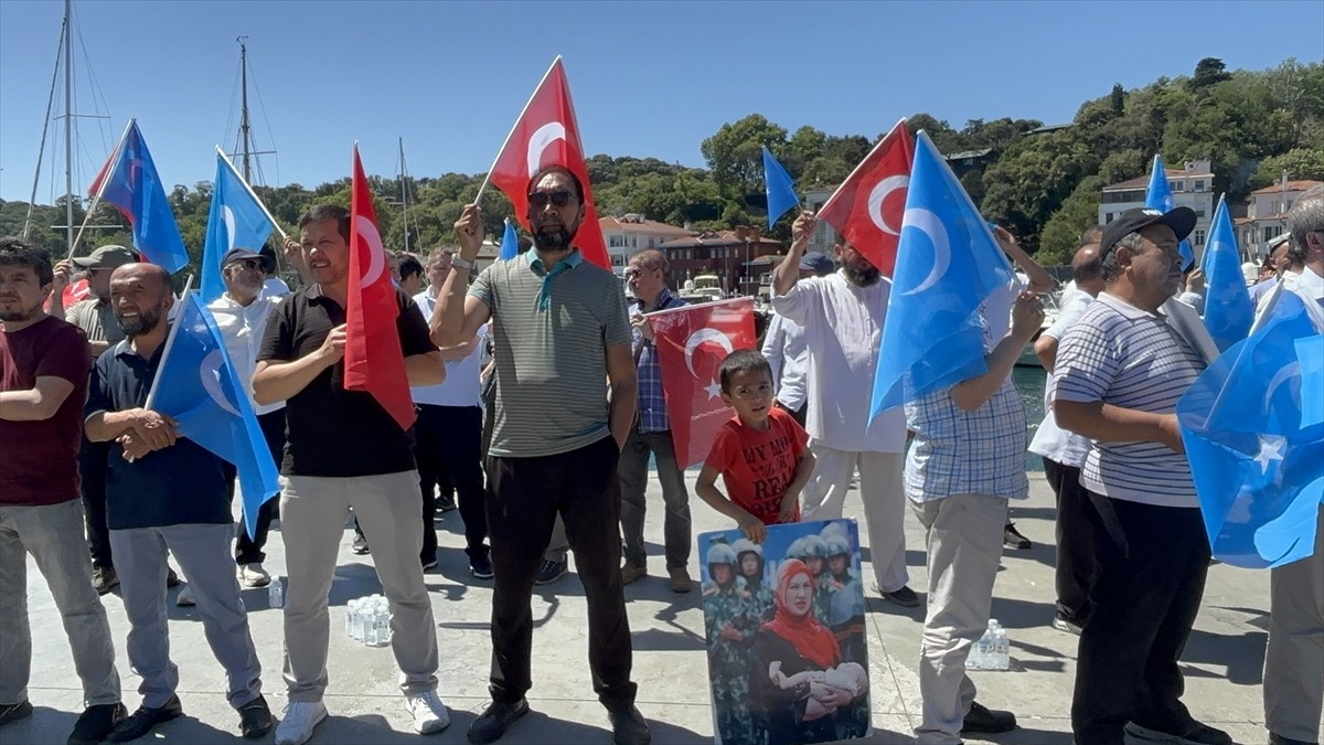 İstanbul&#039;da, Urumçi kentinde 5 Temmuz 2009&#039;da yaşanan olaylarla ilgili protesto gösterisi...