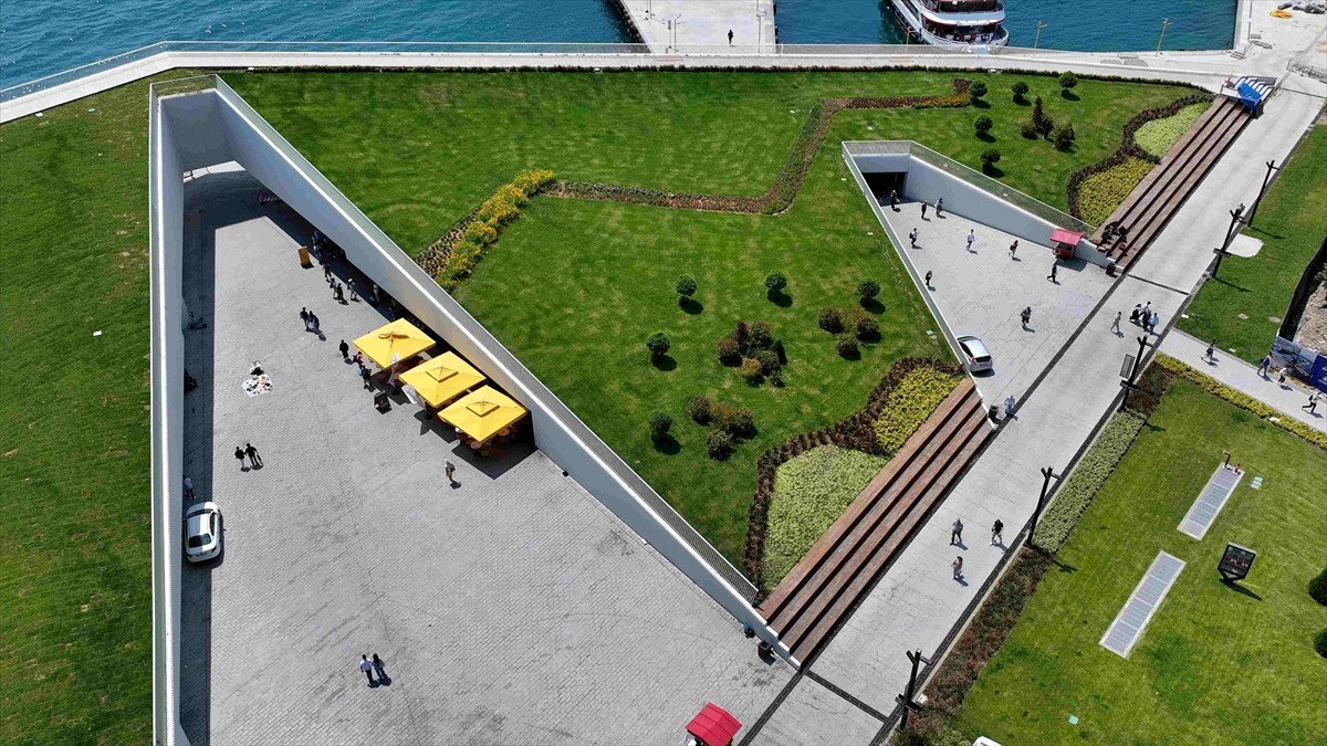 İstanbul Büyükşehir Belediyesi (İBB) Kabataş Transfer Merkezi'nin 30 Ağustos'ta tam kapasiteyle...