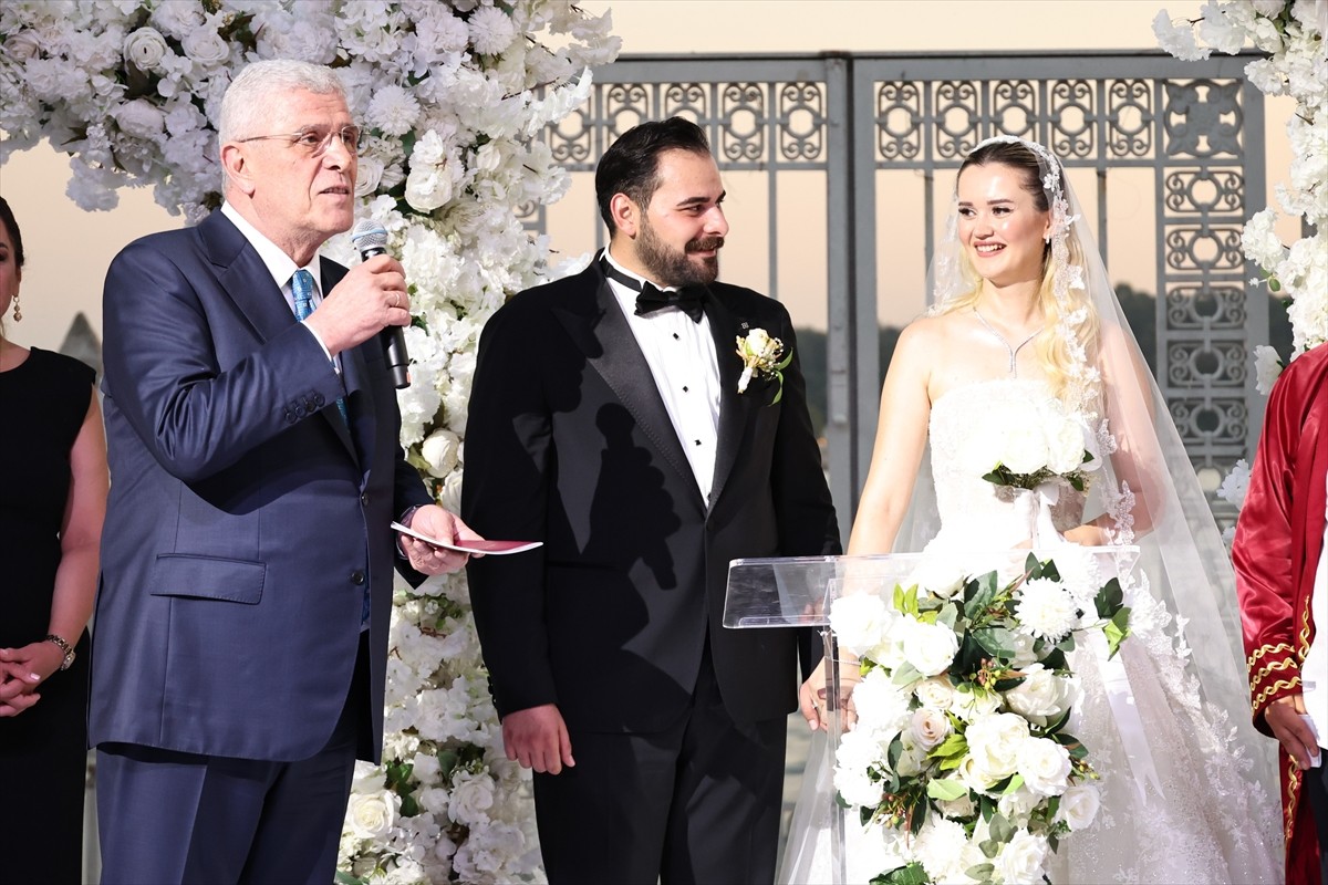 İYİ Parti Genel Başkanı Müsavat Dervişoğlu, bağımsız Sakarya Milletvekili Ümit Dikbayır'ın kızı...