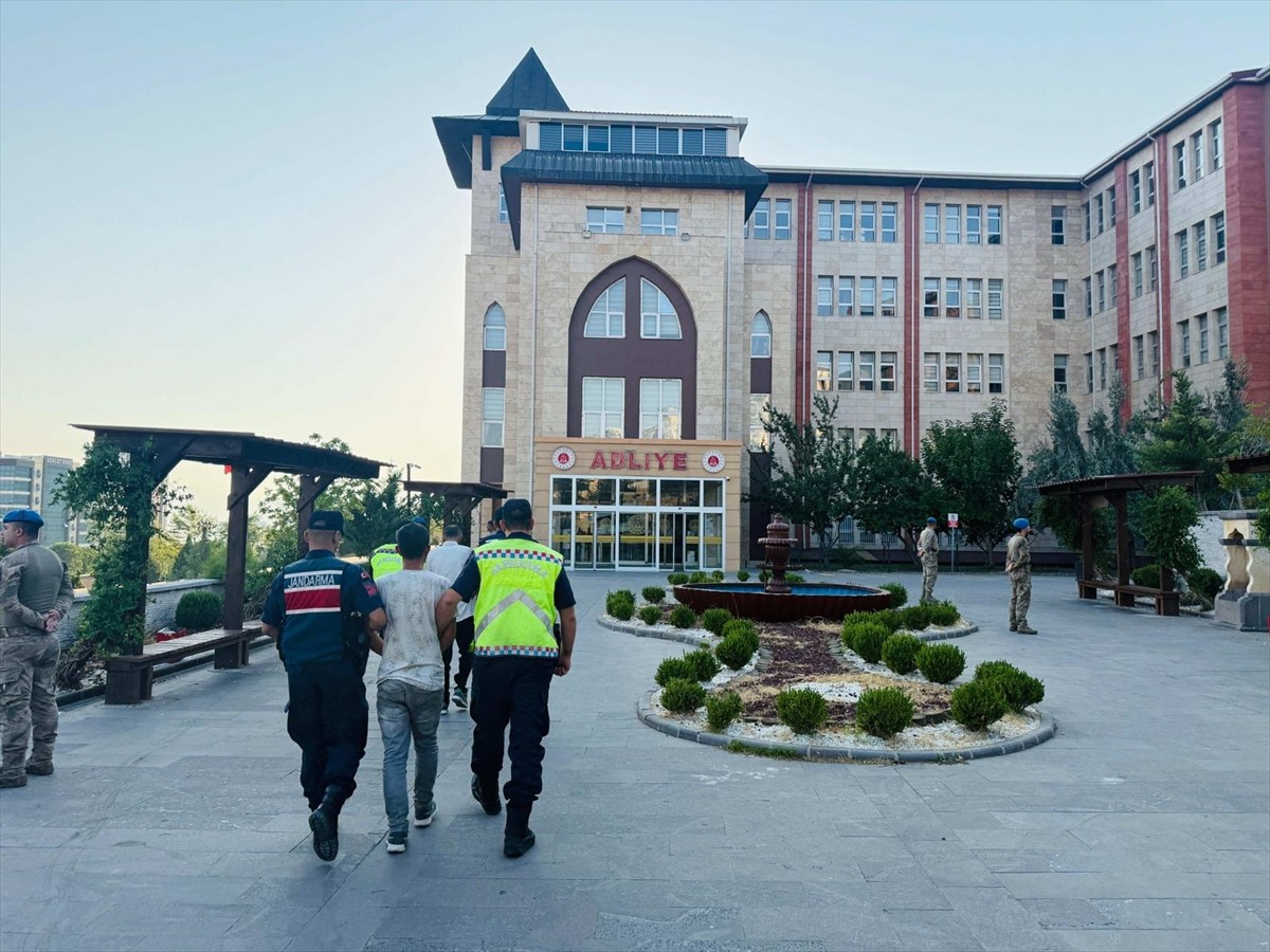  Kahramanmaraş'ın Onikişubat ilçesinde aracına çarpılan sürücünün silahla öldürülmesine ilişkin...