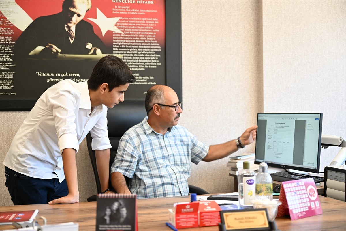 Kahramanmaraş'ta Liselere Geçiş Sistemi (LGS) kapsamındaki merkezi sınavda 500 tam puan alan...