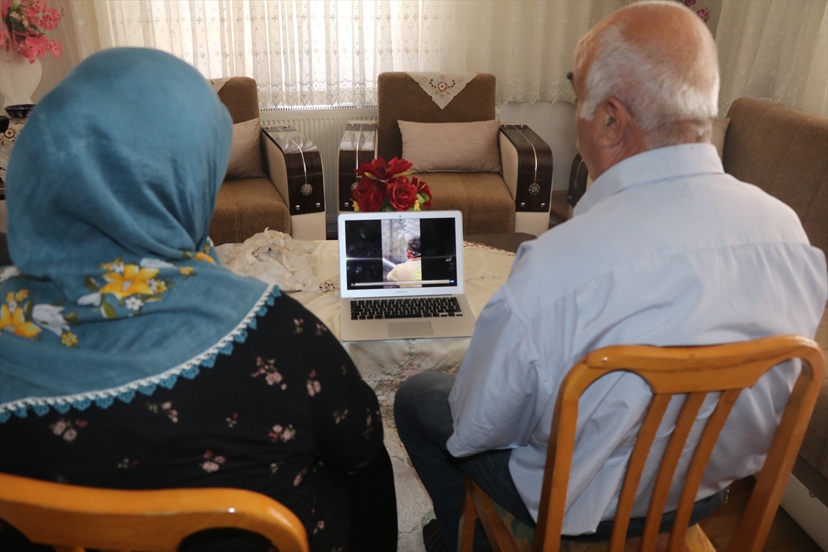 Karabük'ün Safranbolu ve Ovacık ilçelerinde ormanlık alanda çıkan yangının söndürülmesi için...