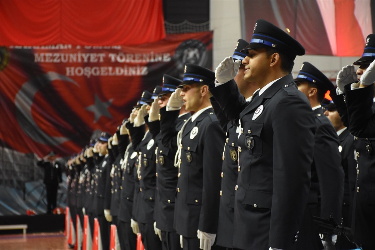 Karaman Polis Meslek Eğitim Merkezi'nde (POMEM) eğitimlerini tamamlayan 228 polis adayı için...