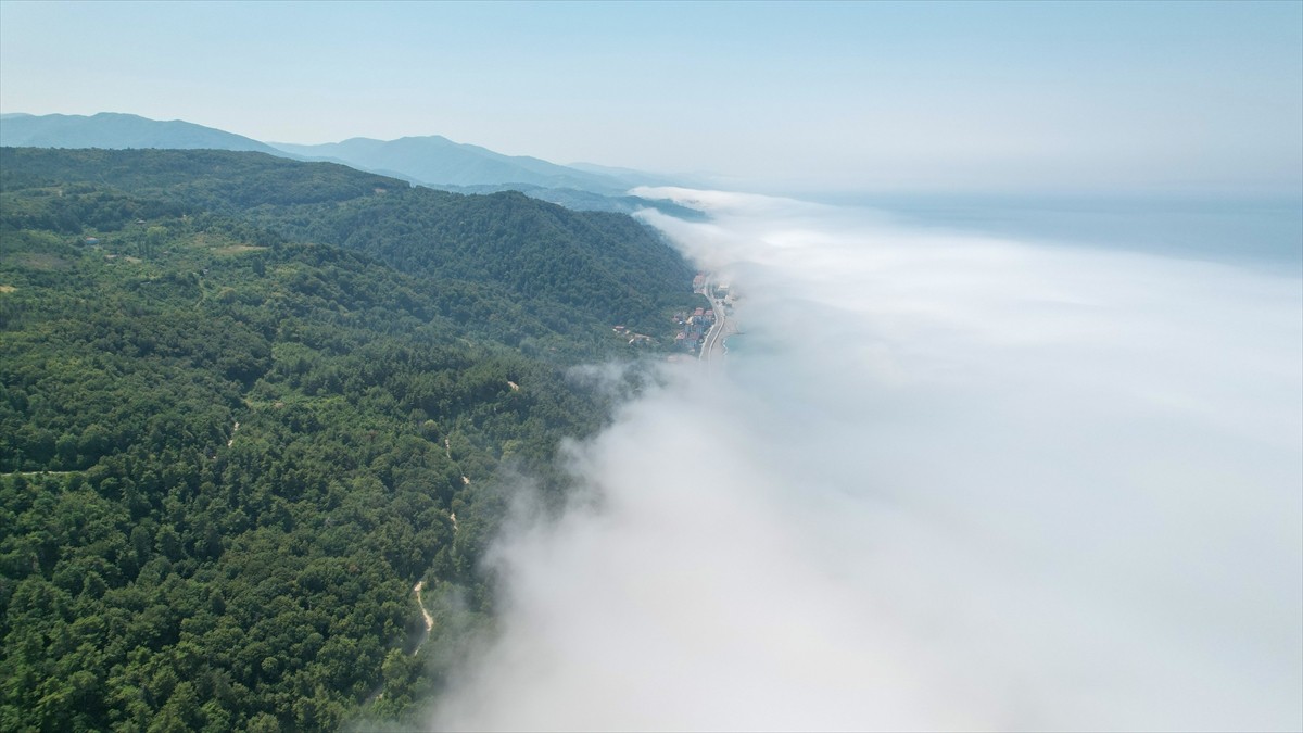 Kastamonu'nun Abana ilçesinde oluşan sis, dronla kaydedildi.
