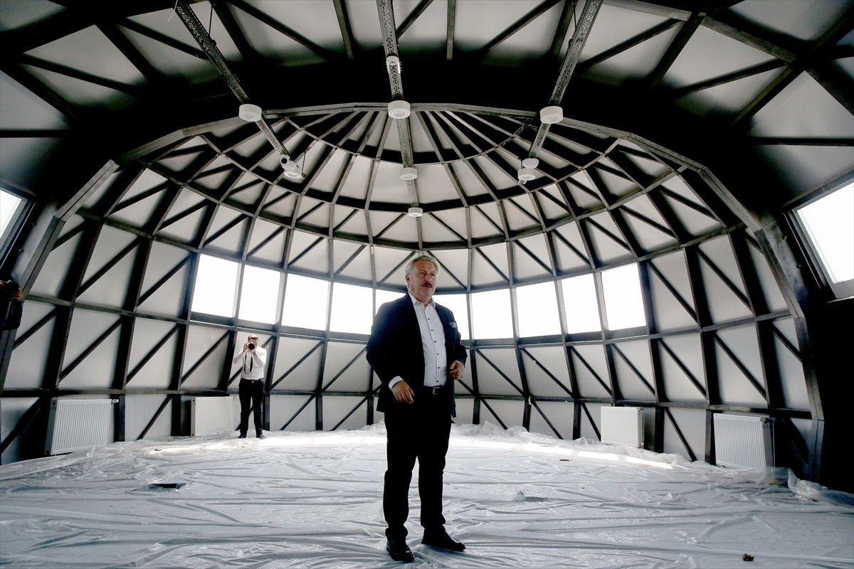 Kayseri'de uçağı andıran mimarisiyle dikkati çeken Mehmet Altun Havacılık ve Uzay Teknolojileri...