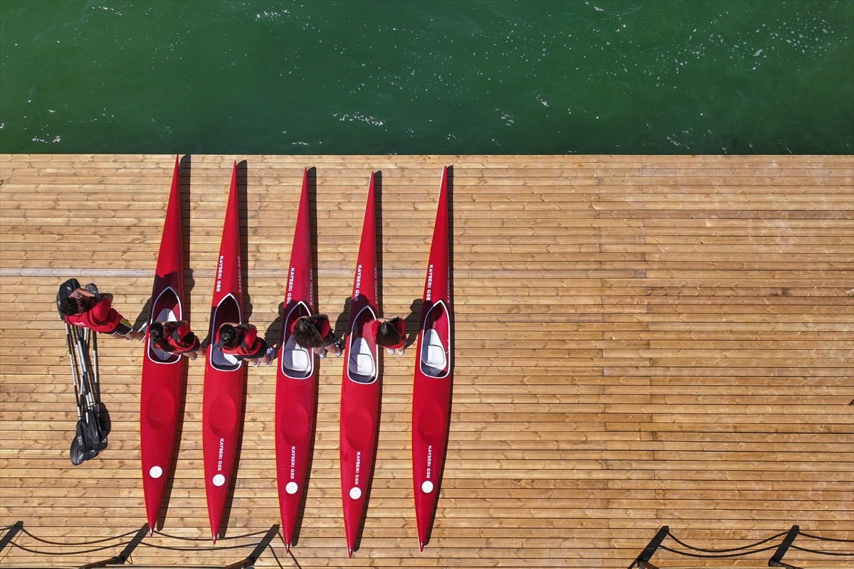 Kayseri Gençlik ve Spor İl Müdürlüğü bünyesinde kurulan ve kentin ilk lisanslı kano sporcularının...