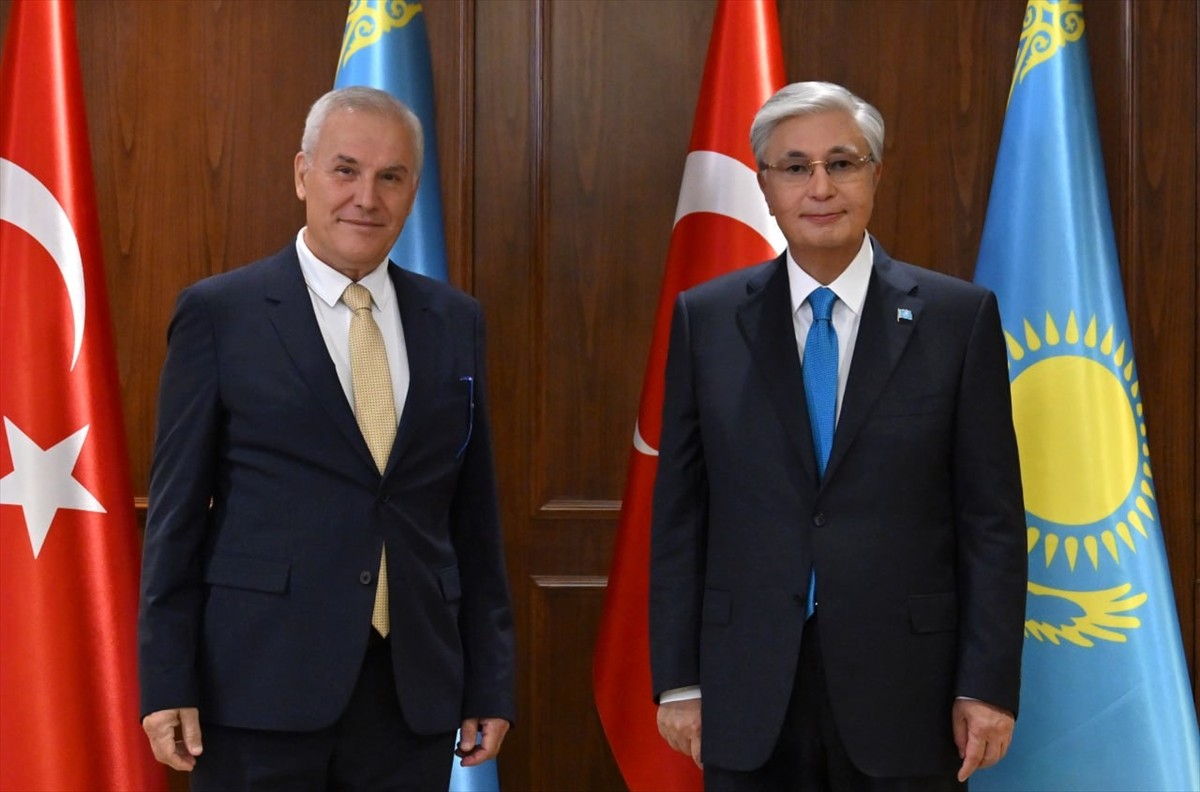 Kazakistan Cumhurbaşkanı Kasım Cömert Tokayev (sağda), Ankara’daki resmi temasları kapsamında Türk...