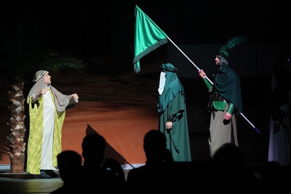 Kerbela'da şehit edilen Hazreti Muhammed'in torunu Hazreti Hüseyin ve 71 yakını, matemin 1386....