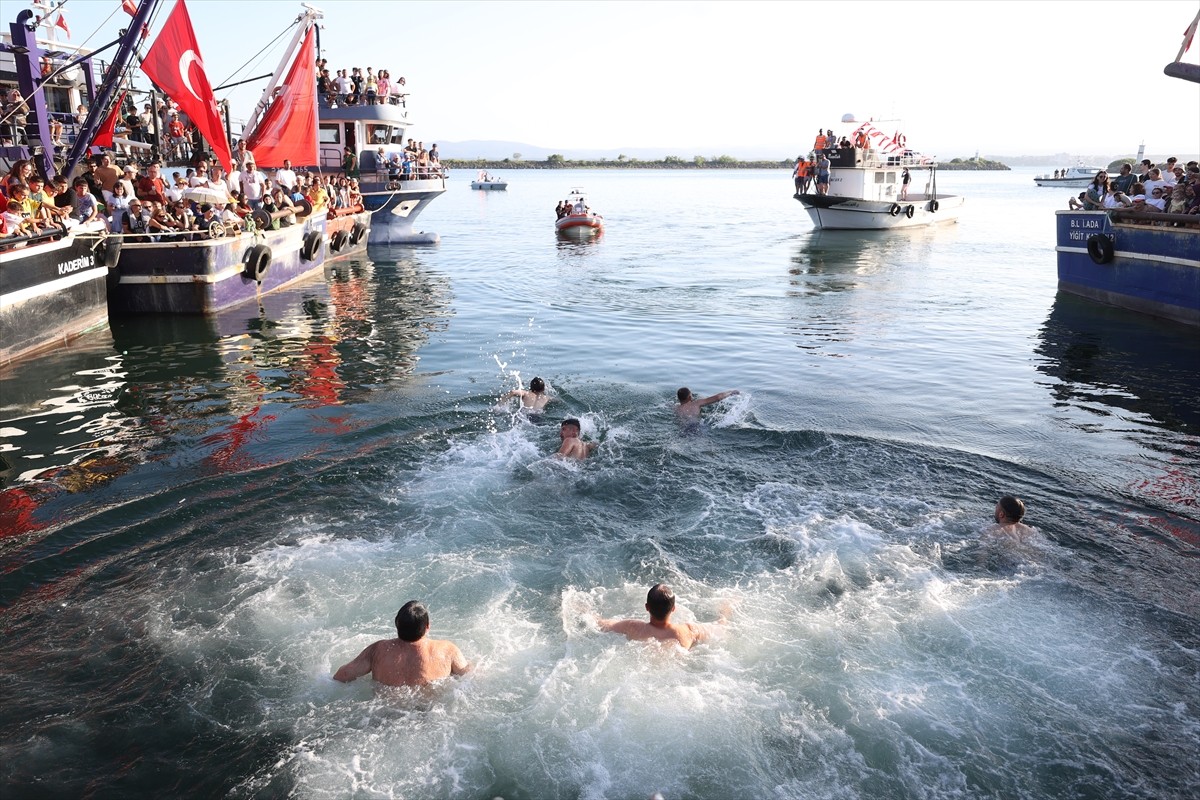Kırklareli'nin Demirköy ilçesine bağlı İğneada beldesinde, 1 Temmuz Denizcilik ve Kabotaj Bayramı...