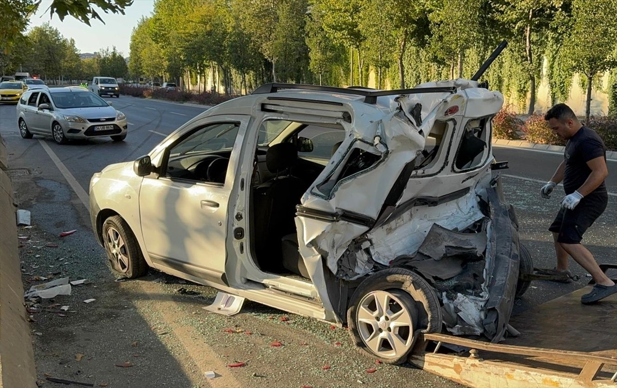 Küçükçekmece'de meydana gelen trafik kazasında 4 kişi yaralandı.