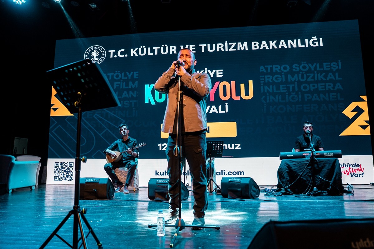 Kültür ve Turizm Bakanlığınca "Türkiye Kültür Yolu Festivalleri" kapsamında organize edilen Van...