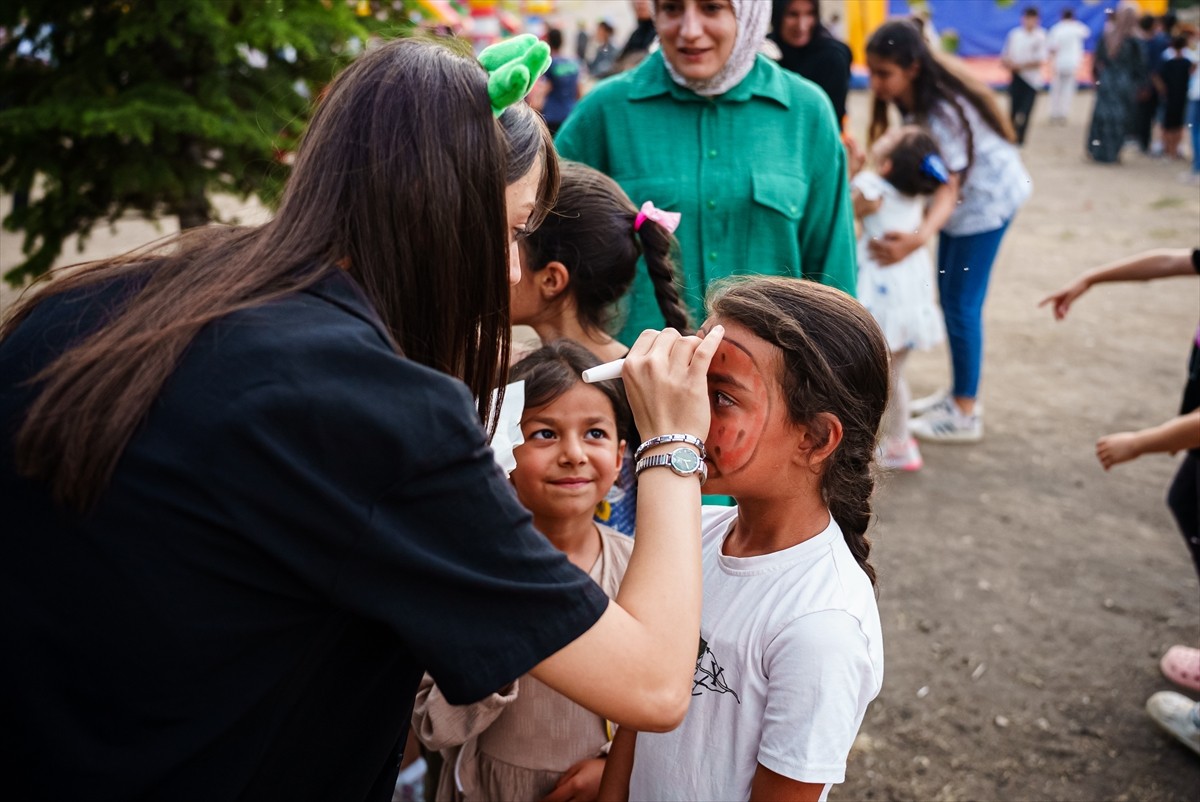 Kültür ve Turizm Bakanlığınca "Türkiye Kültür Yolu Festivalleri" kapsamında organize edilen Van...