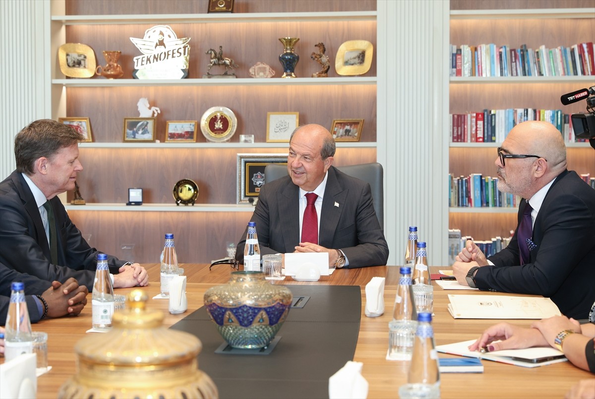 Kuzey Kıbrıs Türk Cumhuriyeti (KKTC) Cumhurbaşkanı Ersin Tatar (sağda), Birleşmiş Milletler (BM)...