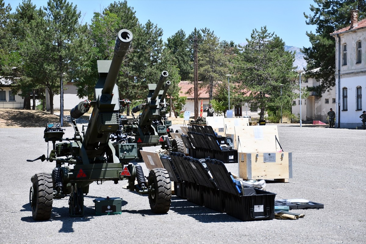 Kuzey Makedonya'da, ordunun modernizasyonu ve donatılması kapsamında Türkiye'den temin edilen 6...