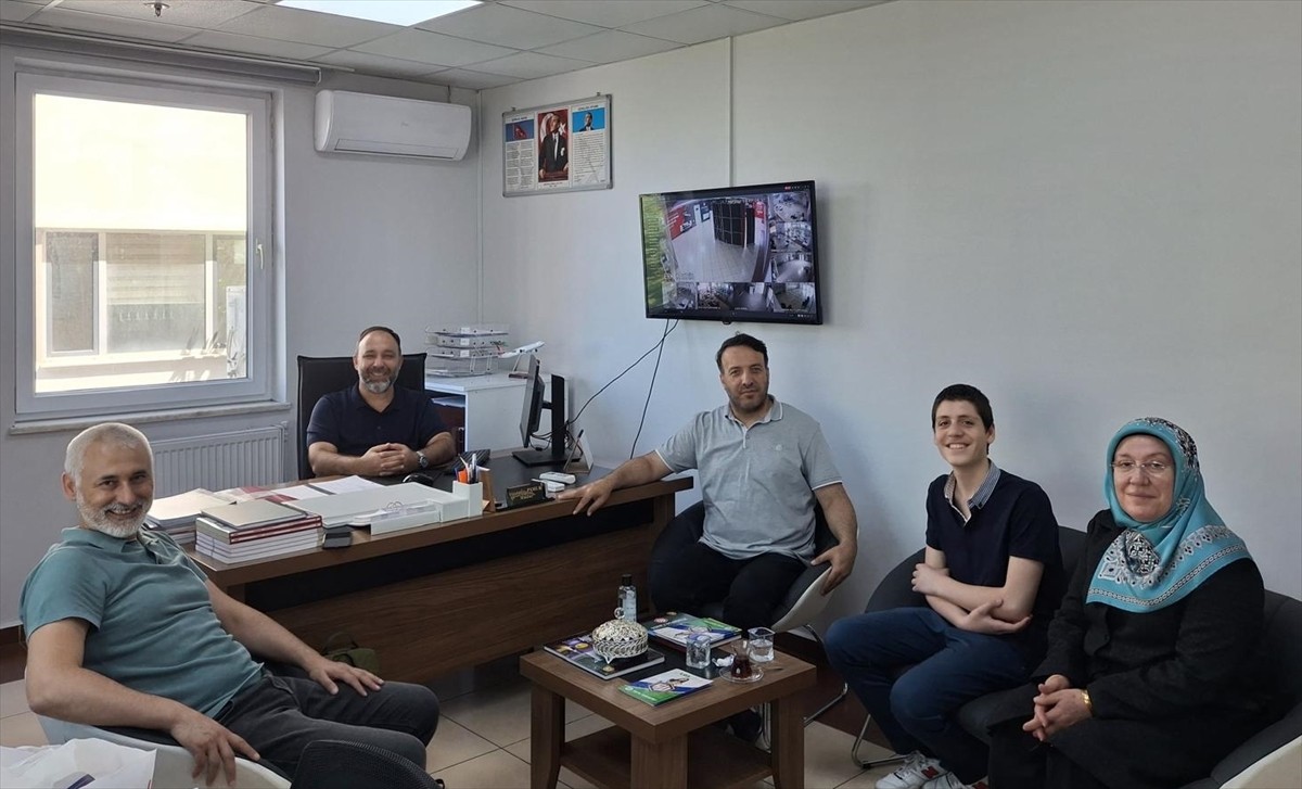 Liselere Geçiş Sistemi (LGS) kapsamındaki merkezi sınavda 500 tam puan alarak Türkiye birincisi...