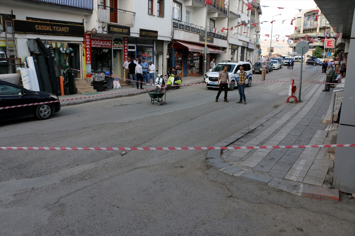 Malatya'nın Hekimhan ilçesinde iki ay önce boşandığı eski eşi tarafından silahla vurulan kadın...